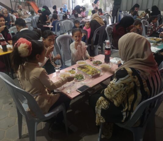 Distributing Iftar to poor families in Ramadan